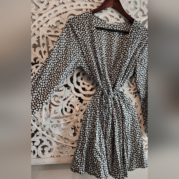 REFORMATION FUSCHIA MINI DRESS WRAPPED STYLE LONG SLEEVES SIZE SMALL - Picture 9 of 12